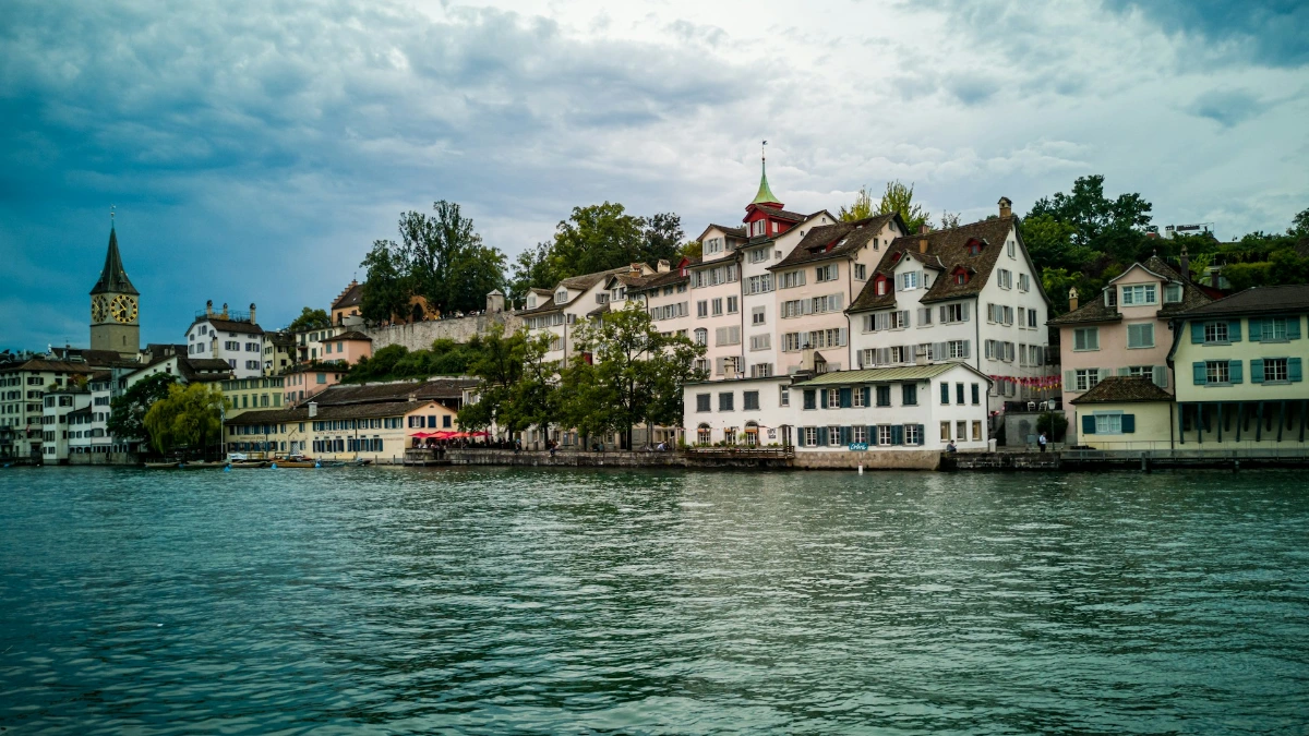 Relax in the Historic Lindenhof in Zurich