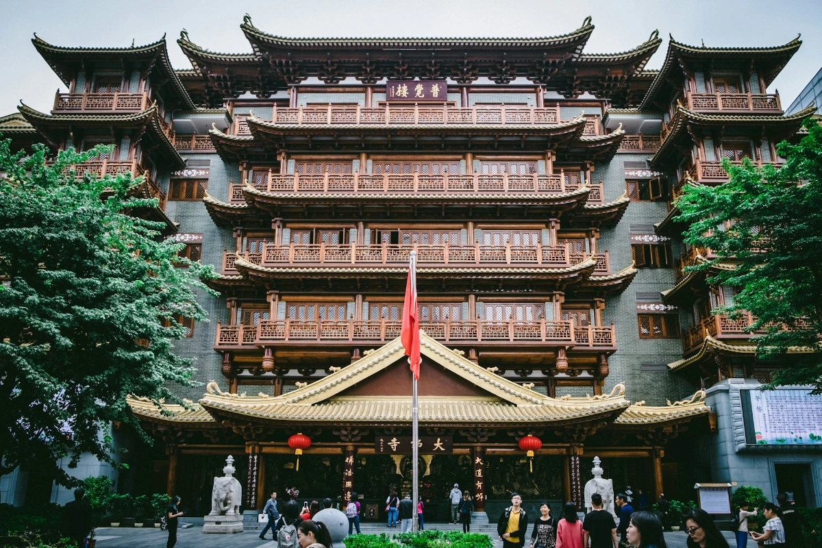 Find Peace at the Illuminated Dafo Temple in Guangzhou