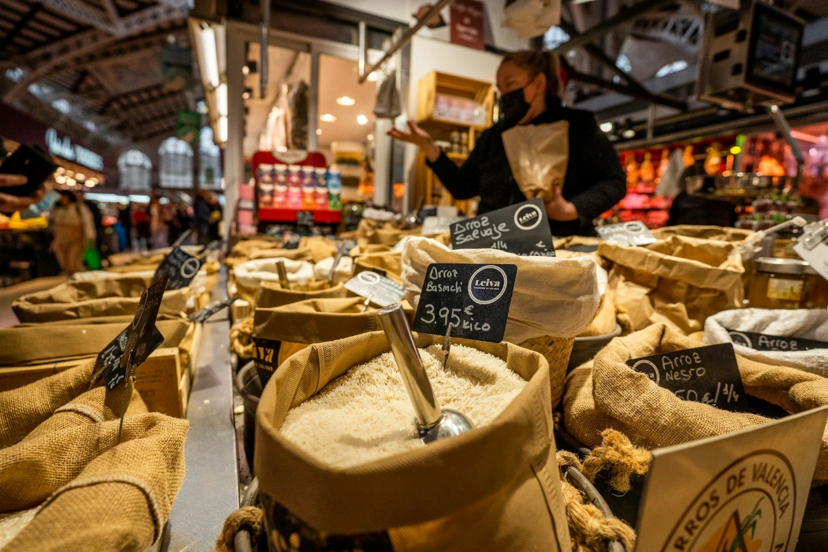 Explore the Central Market (Mercado Central) in Valencia
