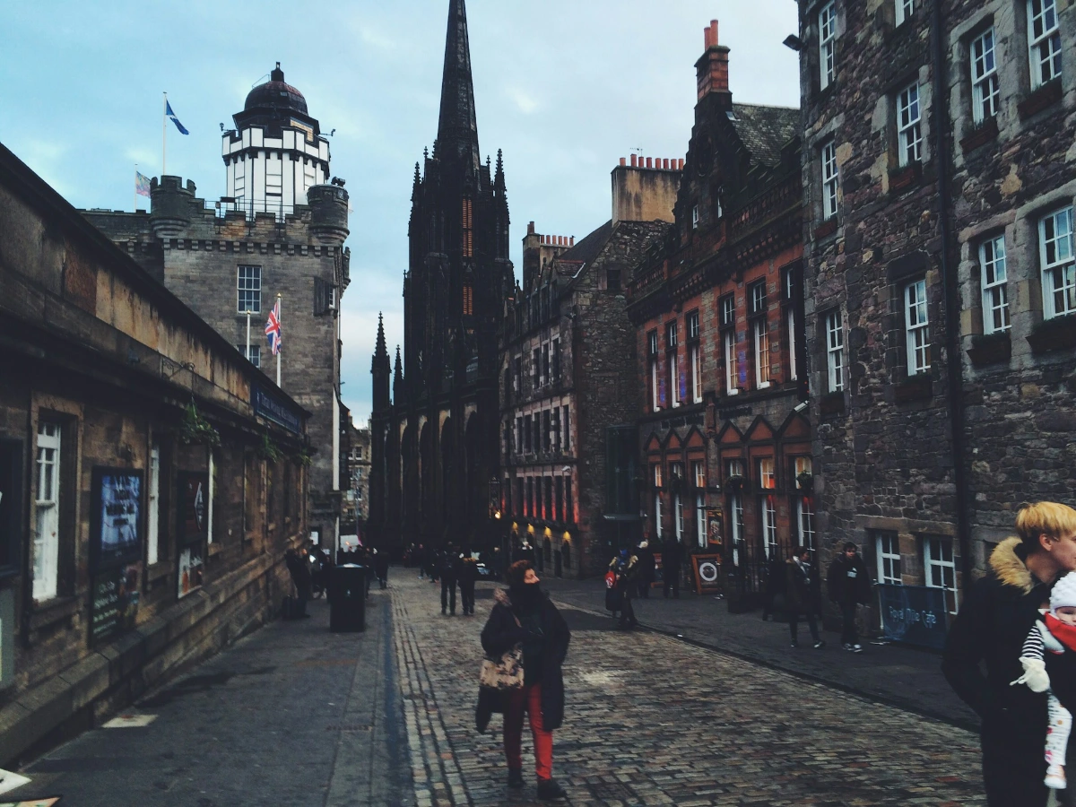 Walk the Royal Mile to Edinburgh Castle in Edinburgh