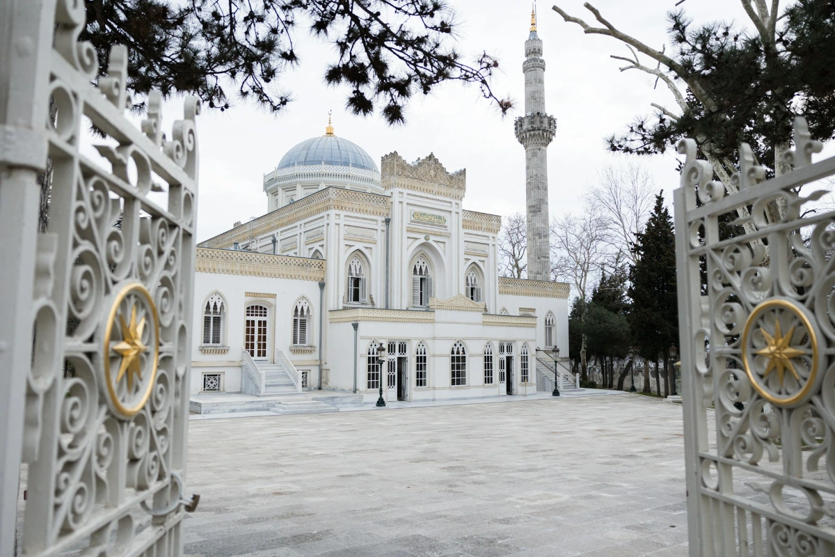 Explore Topkapi Palace in Istanbul