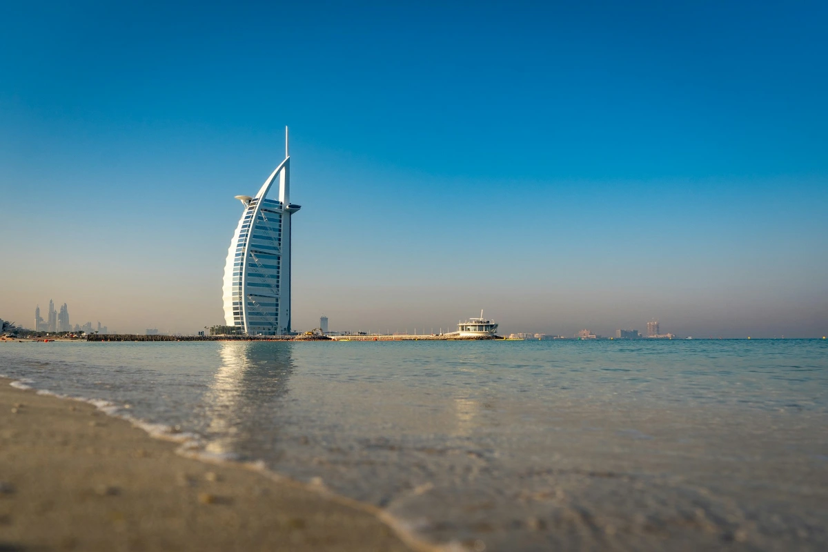 Relax at Jumeirah Beach & the Dubai Marina in Dubai