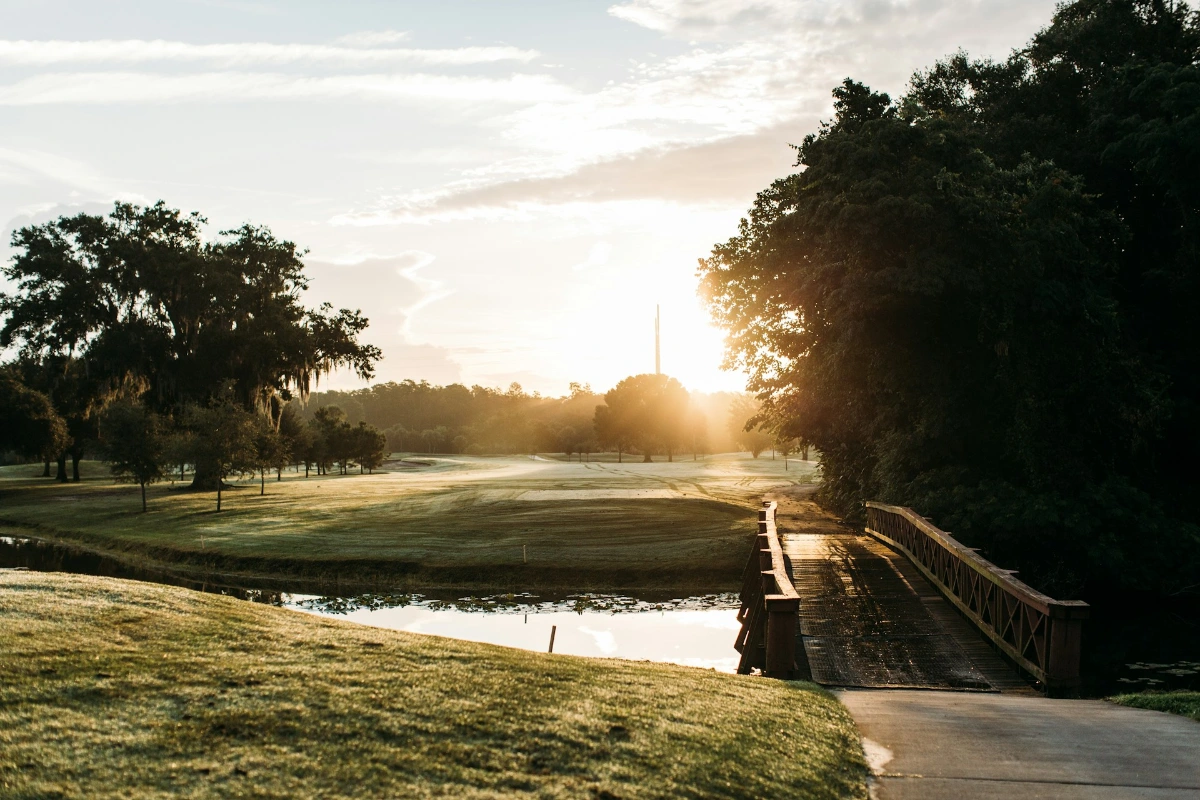 Play golf or explore nature in nearby parks in Orlando