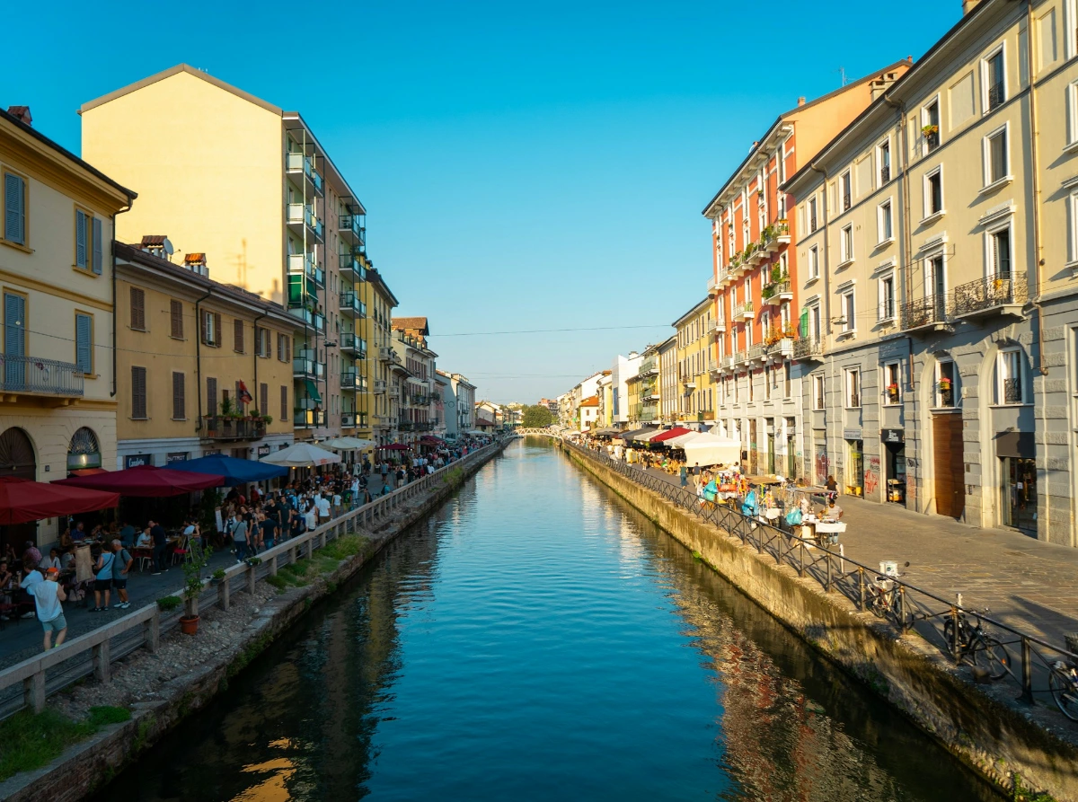 Discover the Navigli District at Aperitivo Hour in Milan