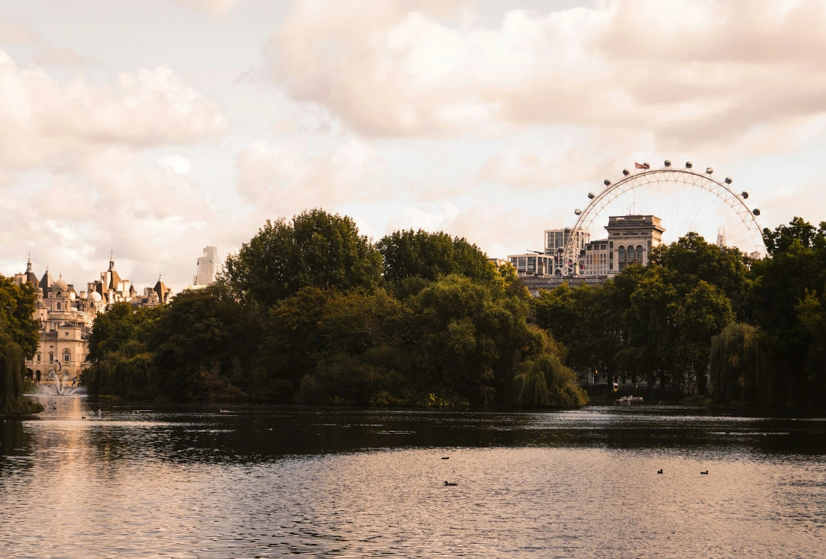 Relax in London's Royal Parks and along the Thames in London