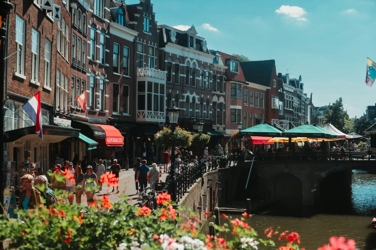 Wander the Quiet Courtyards of the Jordaan in Amsterdam